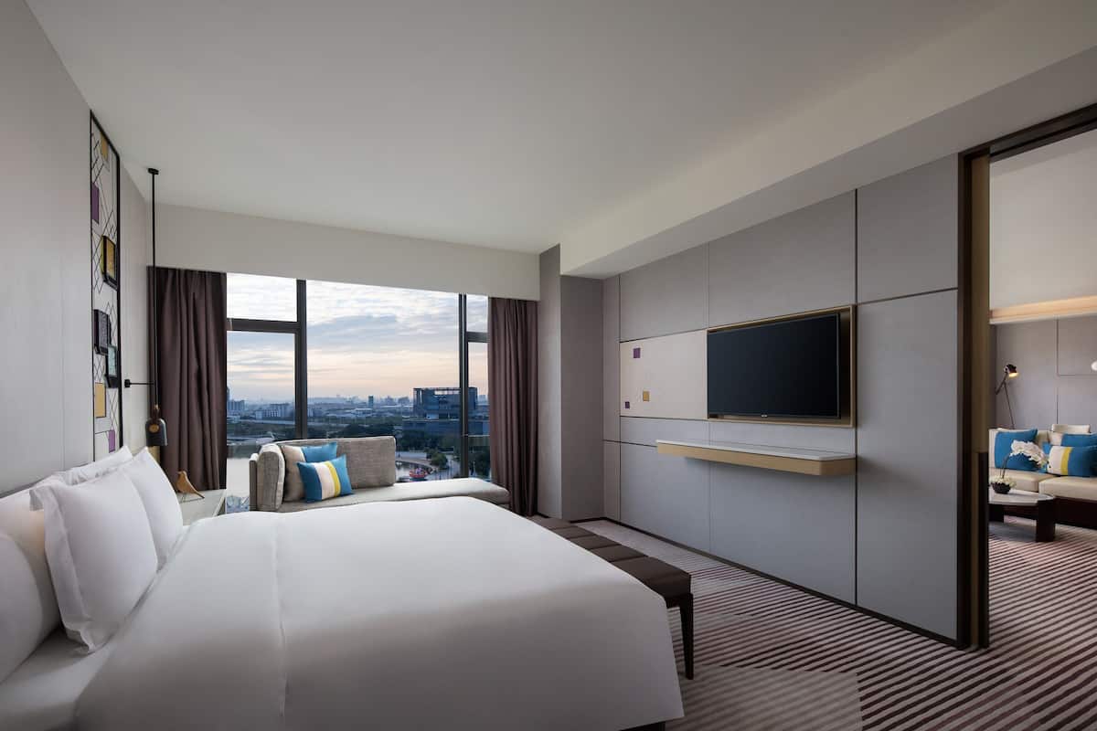 Suite, 1 Bedroom, Club Lounge Access, Lake View | 1 bedroom, down comforters, minibar, in-room safe