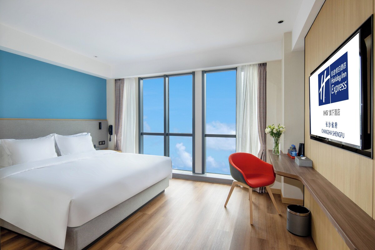 Premium bedding, down duvets, in-room safe, desk
