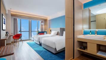 Luxe beddengoed, donsdekens, een kluis op de kamer