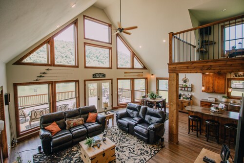 Home on White River- Fishing - Private Boat Ramp - Awesome Location