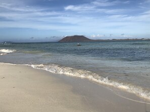 På stranden og solsenger