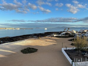 Plage, chaises longues