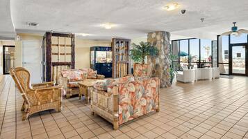 Condo (0 Bedroom) | Property amenity