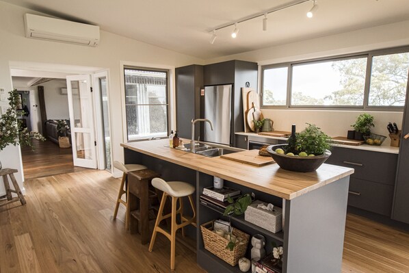 Fridge, microwave, oven, dishwasher