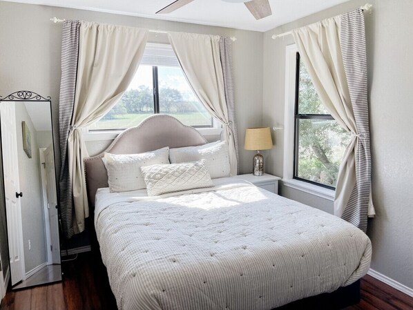 1 chambre, fer et planche à repasser, Wi-Fi gratuit, draps fournis