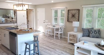 Relaxing waterfront cottage on Irondequoit Bay