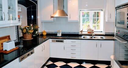 House with 4 bedrooms, 5 bathrooms, garden, barbecue, terrace for 8 people