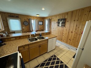 Fridge, microwave, oven, stovetop - 40 Creek Lodge South - Prime Hunting and Fishing Cabin at Waubay Lake (Grenville)