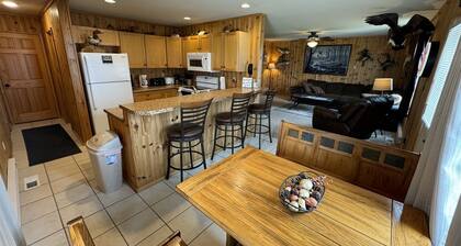 40 Creek Lodge South - Prime Hunting and Fishing Cabin at Waubay Lake