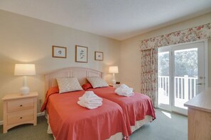 2 bedrooms, WiFi - Westin beach and pool included, Villa overlooks pool with gas grill access. (Hilton Head Island)