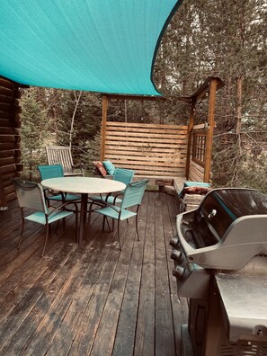 Outdoor dining - Cabin in the Woods.  (Island Park)