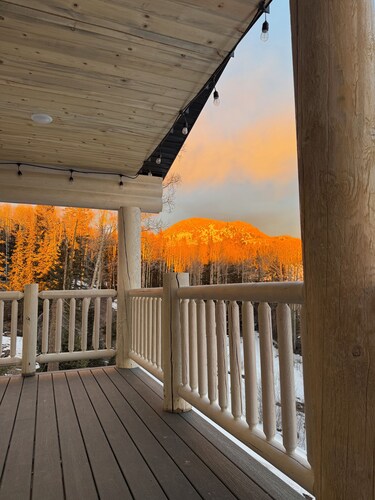 Summit Life: a ski-in, ski-out retreat offering luxury mountain living.