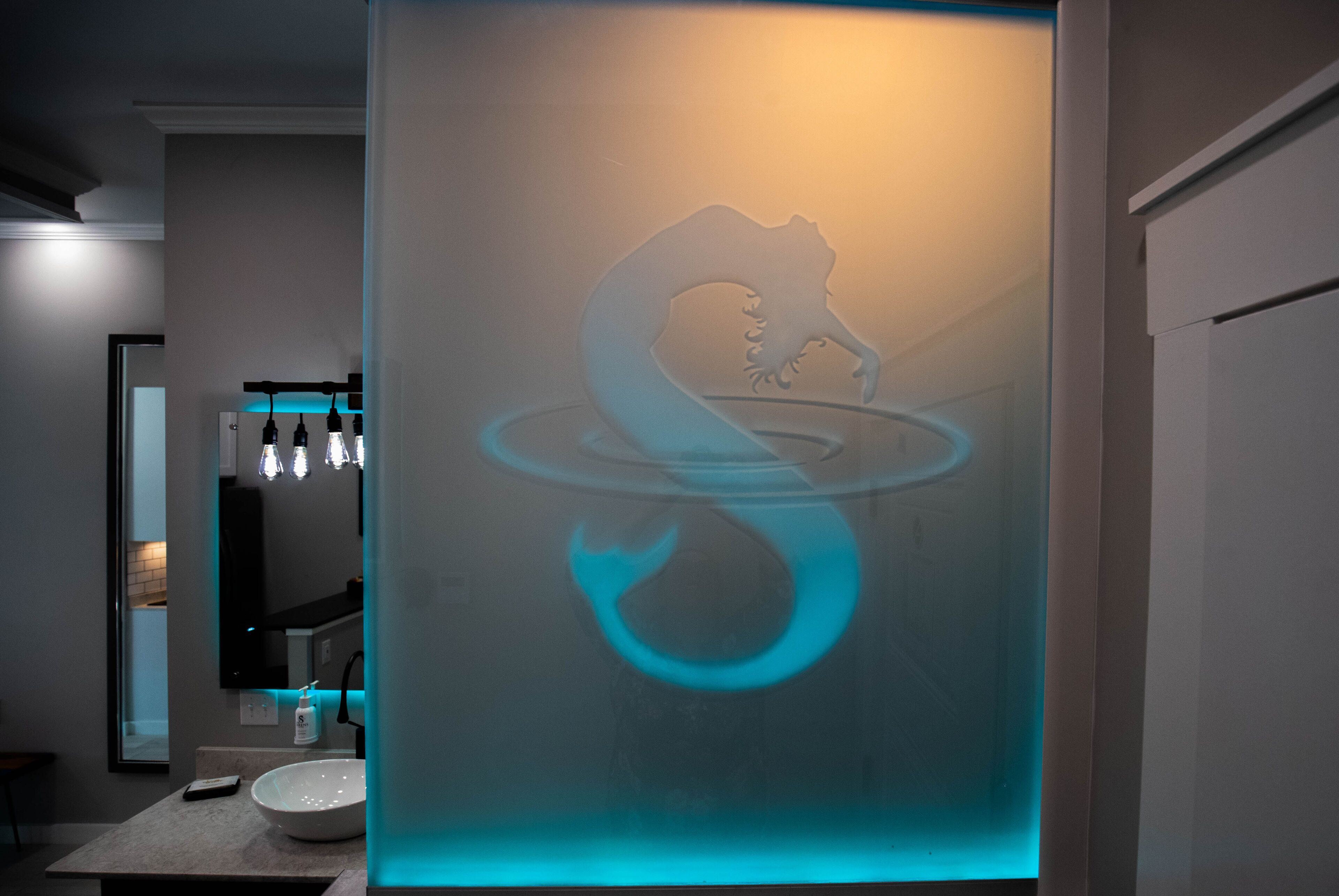 Deluxe Studio Suite (No Elevator Access) | Egyptian cotton sheets, premium bedding, down duvets, pillow-top beds