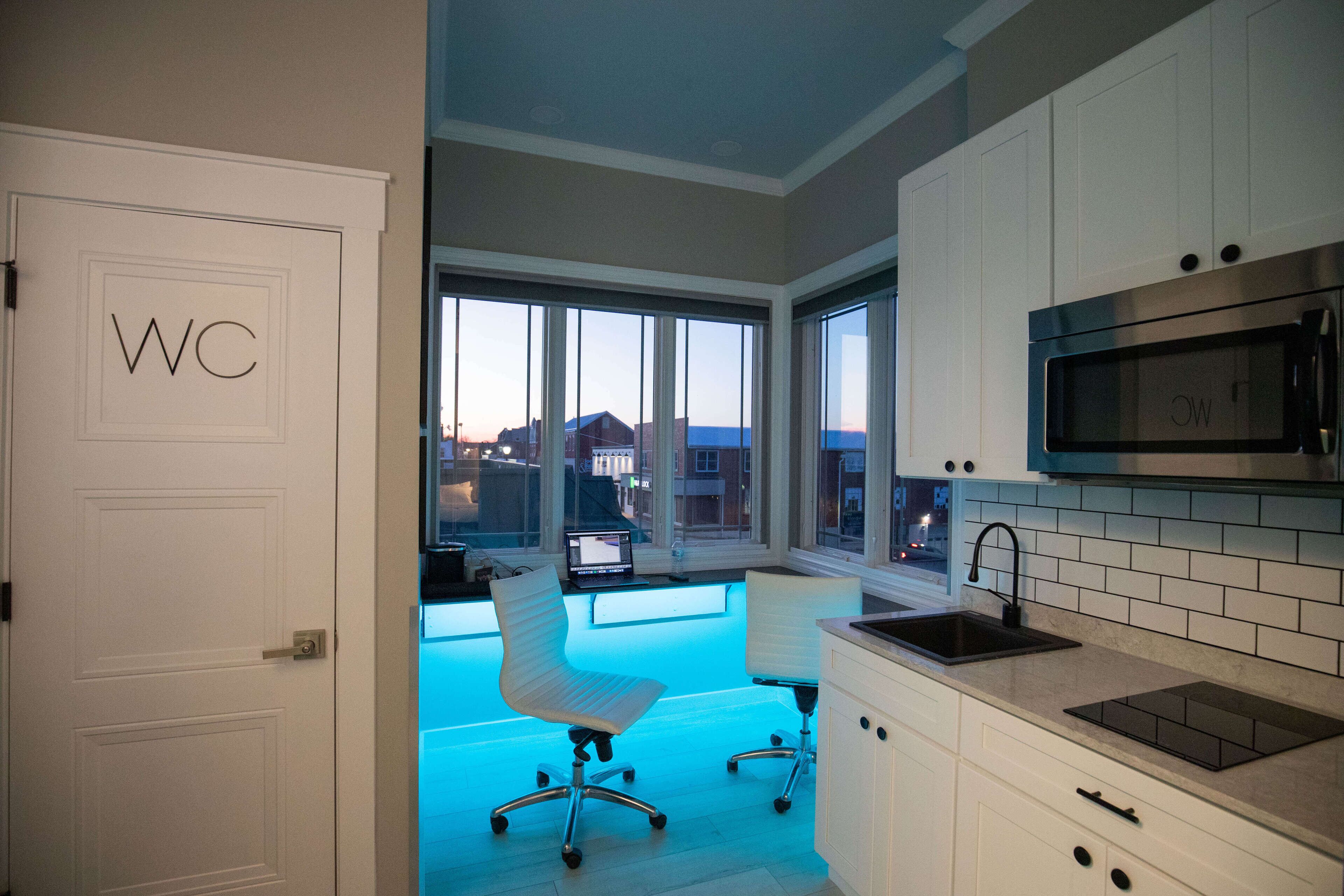 deluxe studio suite (no elevator access) | 1 bedroom, egyptian cotton sheets, premium bedding, down duvets