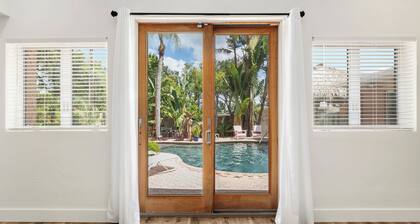 The Tiki House! Heated Pool, Close to the Beach!