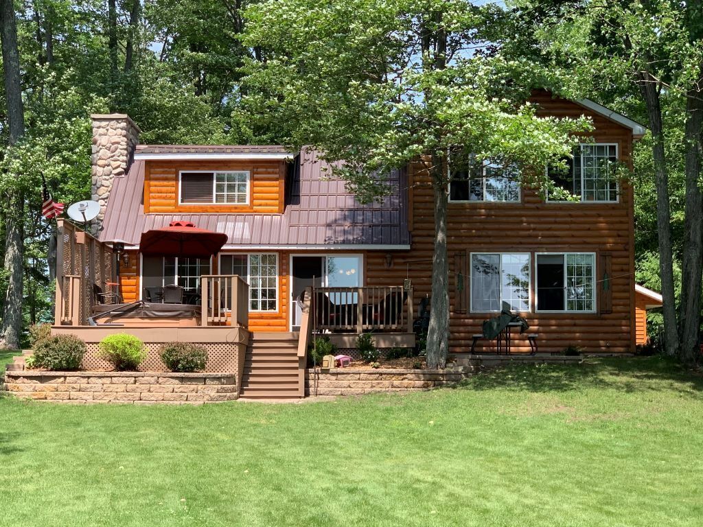 Beautiful Cottage on Lake 20 Minutes from Munising