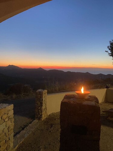 Rez-de-jardin vue mer montagne trĂšs calme ,