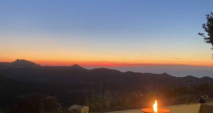 Very quiet garden level with sea and mountain views,