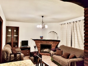 Smart TV, fireplace