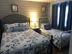2 slaapkamers, een strijkplank/strijkijzer, reisbedje, gratis wifi