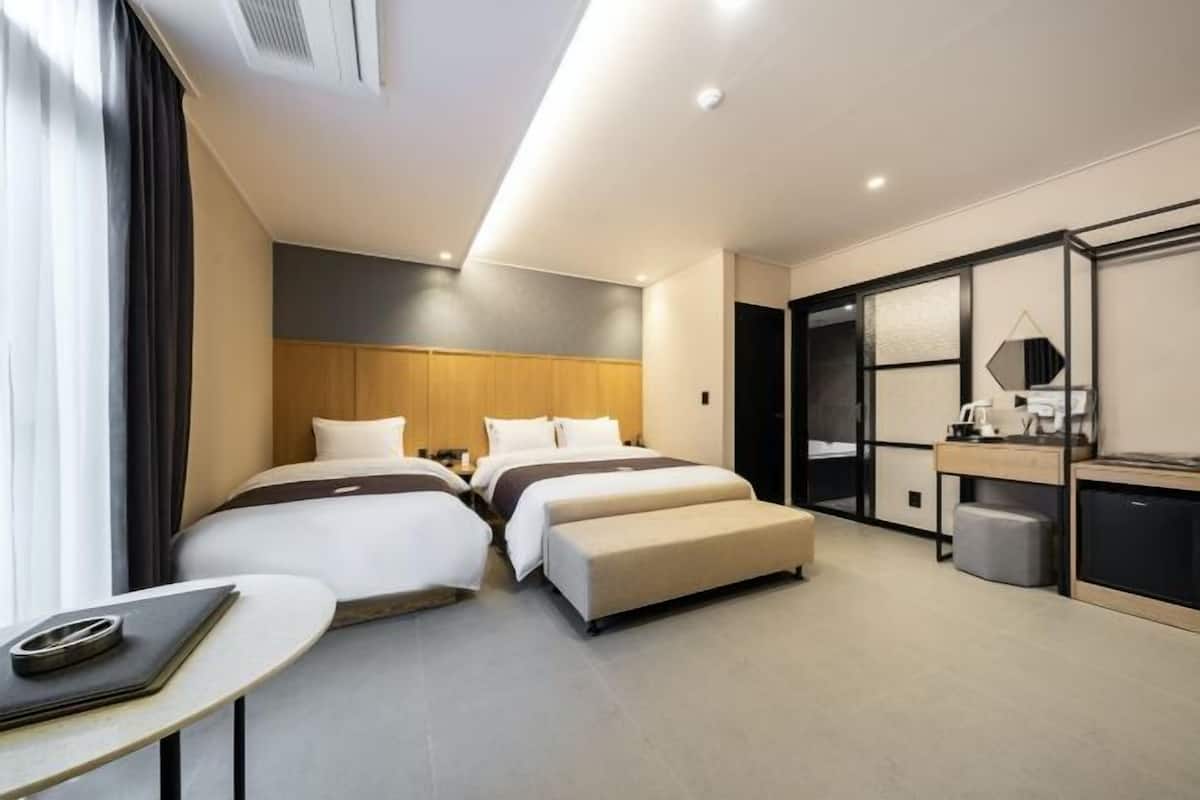 1 bedroom, in-room safe, free WiFi