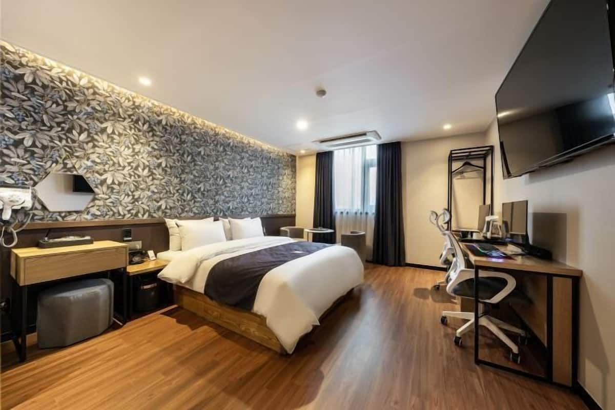 1 bedroom, in-room safe, free WiFi