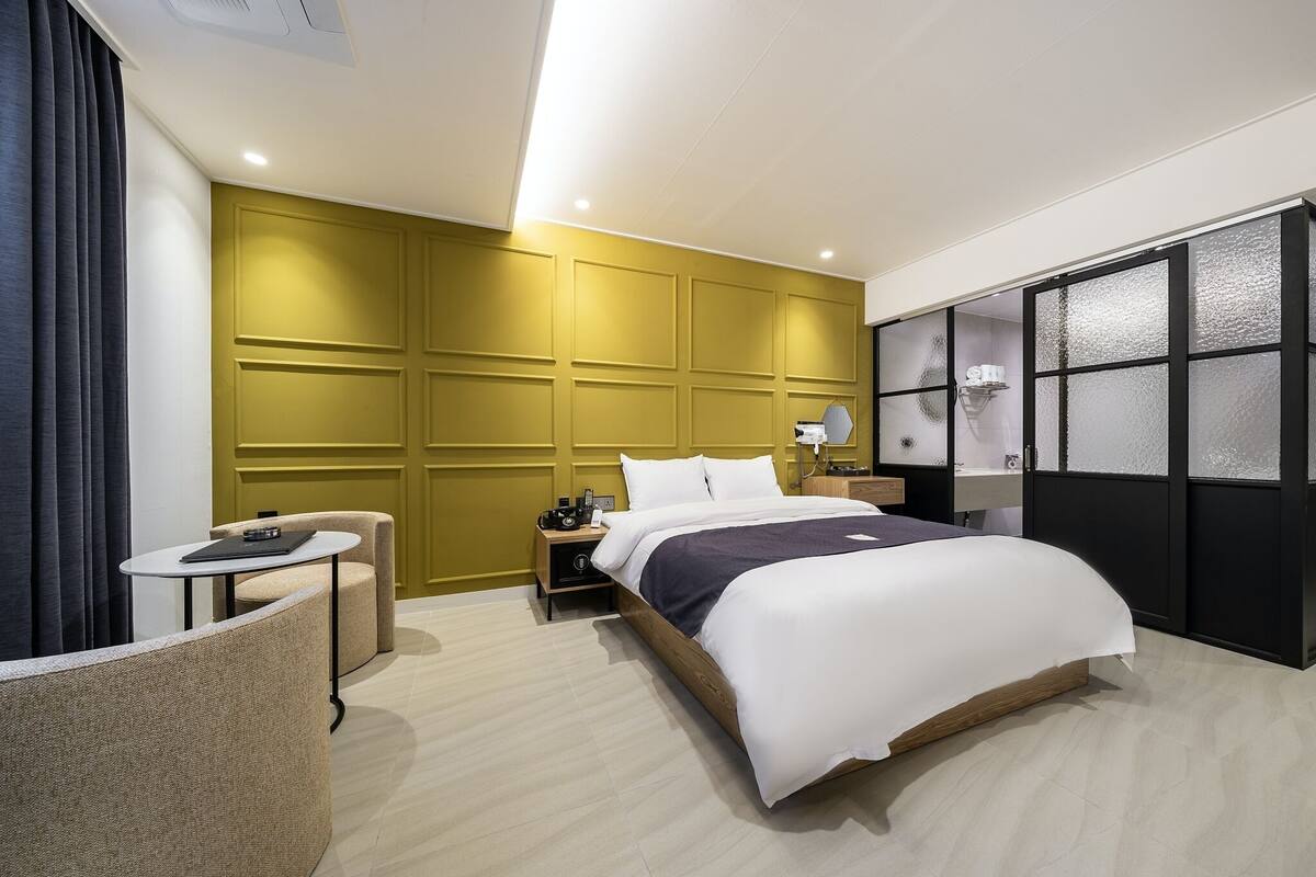 Deluxe Room, 1 Double Bed | In-room safe, WiFi (free)