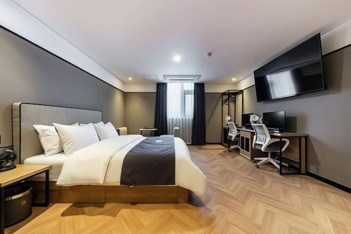 1 bedroom, in-room safe, free WiFi