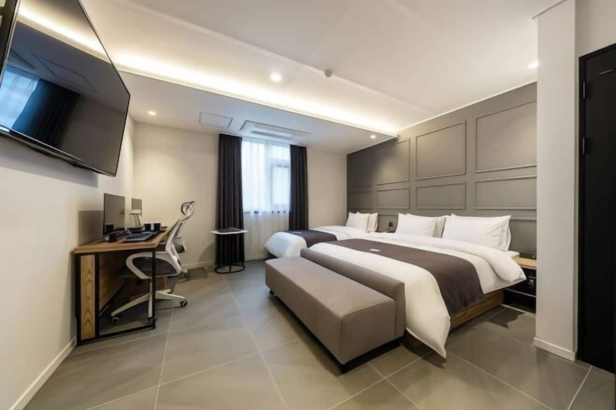 1 bedroom, in-room safe, free WiFi
