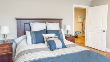 3 bedrooms, desk, iron/ironing board, WiFi