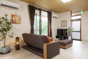 SAKURA | Living room