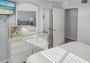 2 bedrooms, iron/ironing board, free WiFi