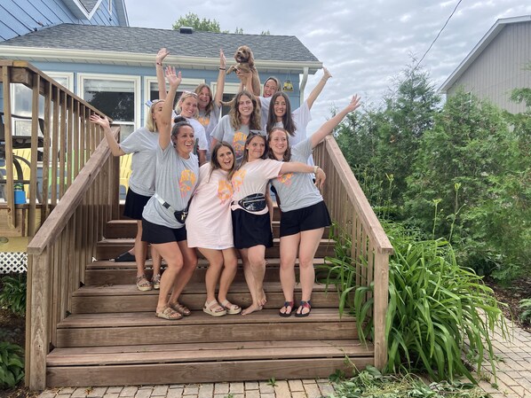 A group of people standing on wooden outdoor stairs with a house in the background. - View are amazing that is what our guests say
5 Minutes to the Freeway and town (Rush City)