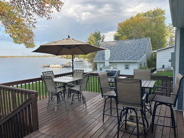 Outdoor dining - Breathtaking views and memorable sunsets 2.8 miles to interstate 35 (Rush City)