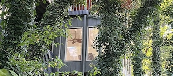 LakeFront Full View -Allatoona w/Dock,sleeps10adults/2 kids-7miles to LakePoint!