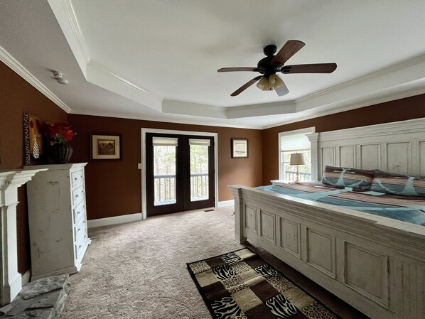 4 bedrooms, desk, iron/ironing board, free WiFi