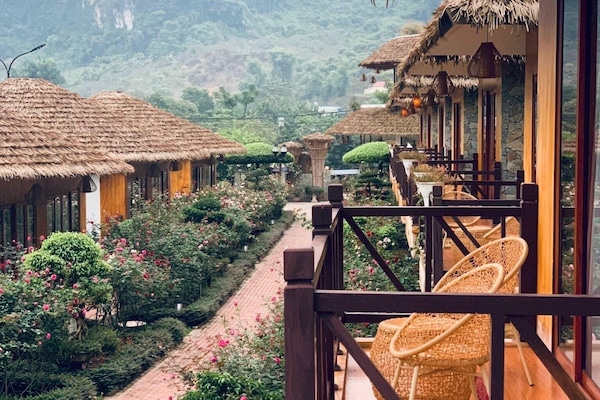 Familie-bungalow, hageutsikt | Balkong