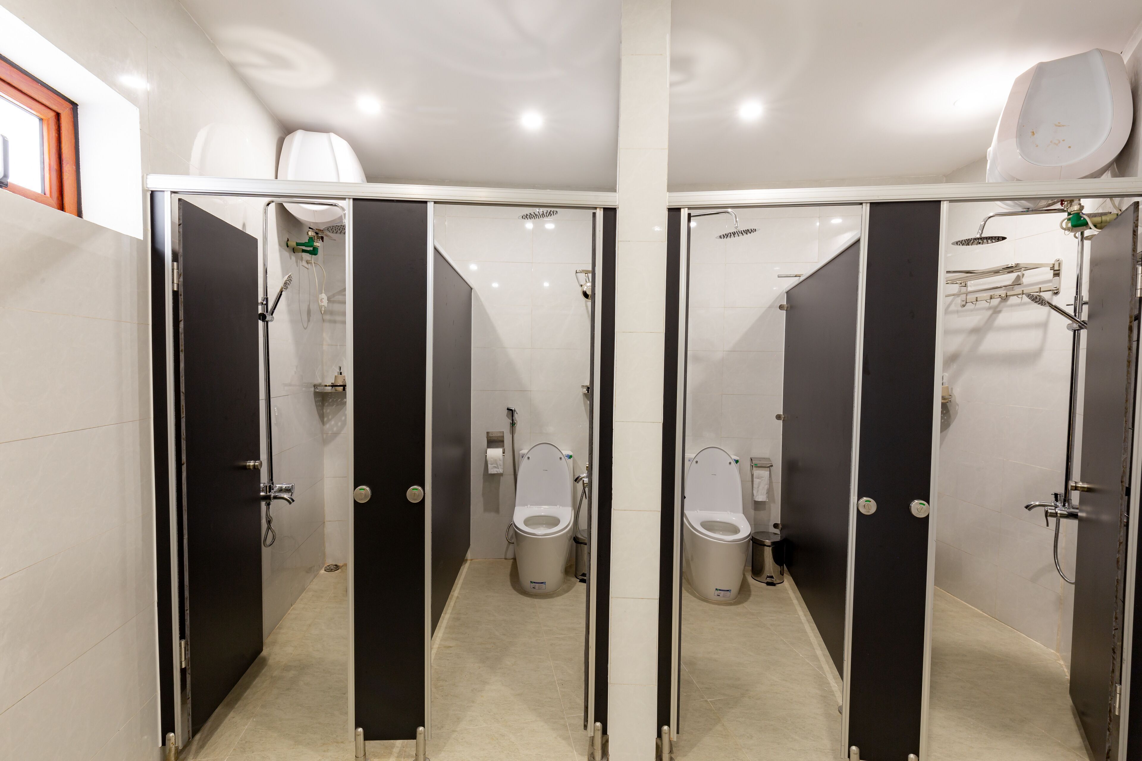 Baño | Secador de pelo, albornoces, zapatillas y bidé