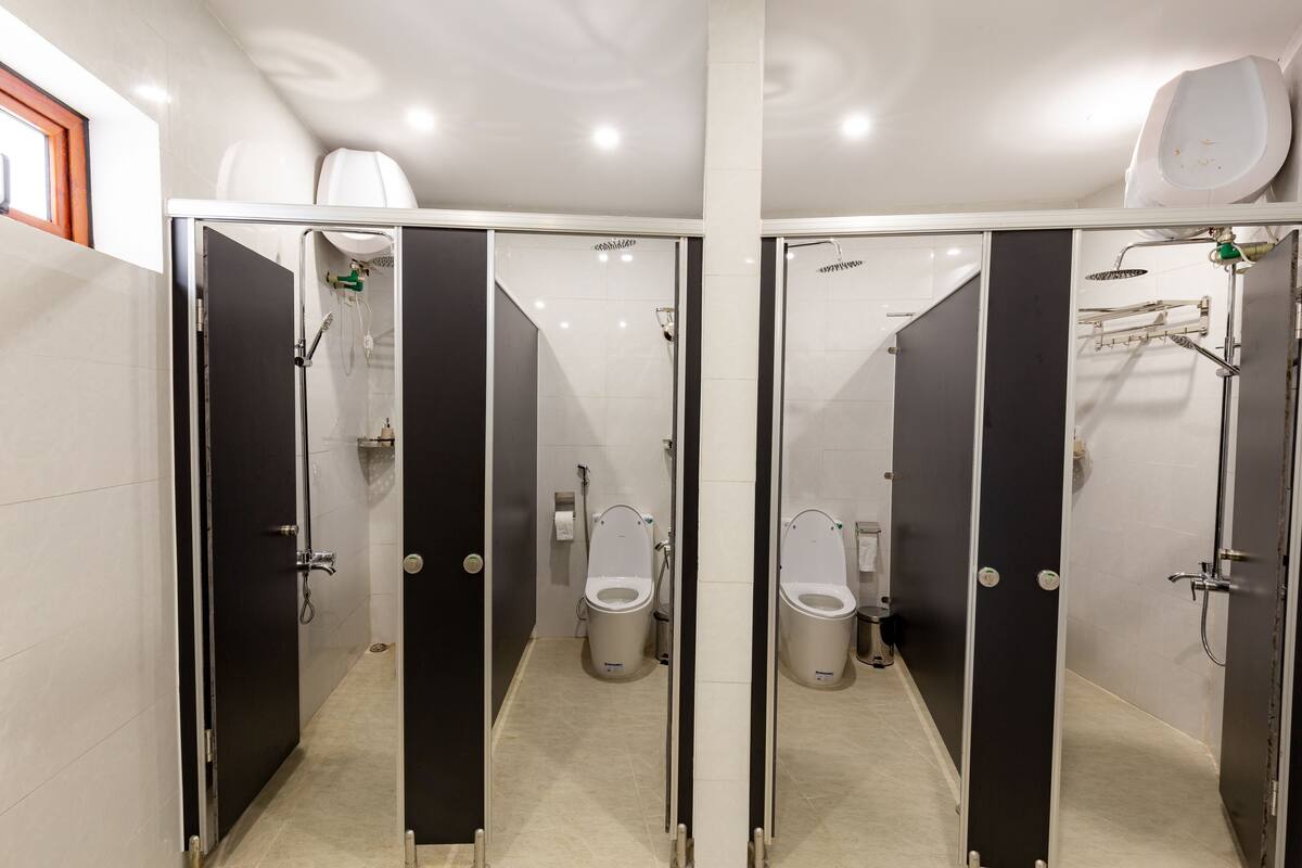 Baño | Secador de pelo, albornoces, zapatillas y bidé