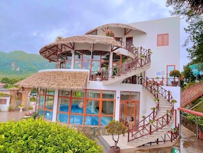 Community Room | Free minibar items, individually decorated, individually furnished, desk - Moc Chau Eco Garden Resort (Moc Chau)