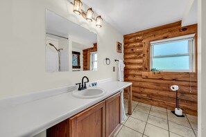 Combined shower/tub, towels, toilet paper - Spacious Beautiful Log Cabin Accessible Year Round (Scofield)