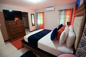 3 bedrooms, in-room safe, iron/ironing board, WiFi