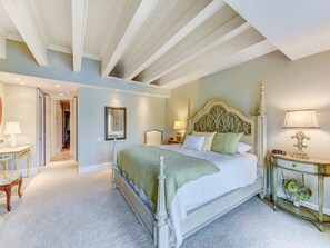 Condo, nhiều giường, ban công, quang cảnh vườn | 2 phòng ngủ, trang trí khác biệt 