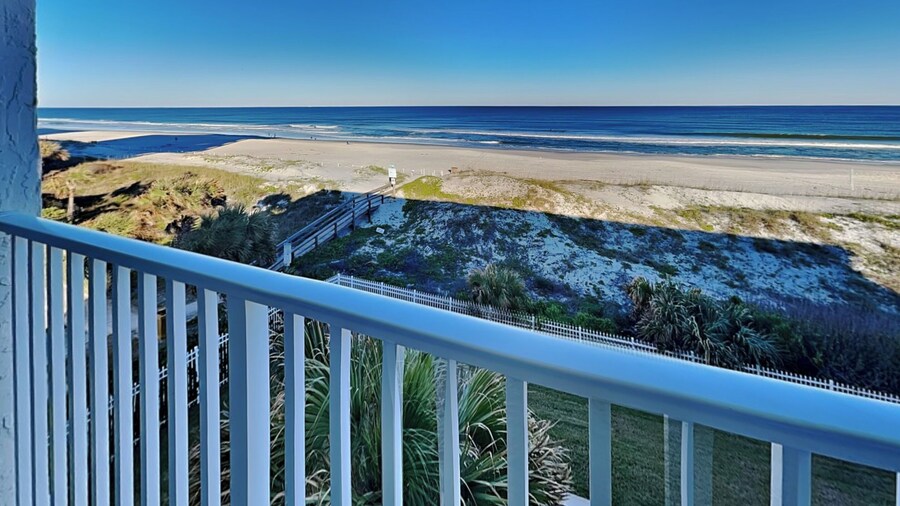 Jacksonville Beachdrifter by Distinctive Beach Rentals