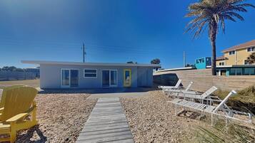 House (3 Bedrooms) | Property amenity