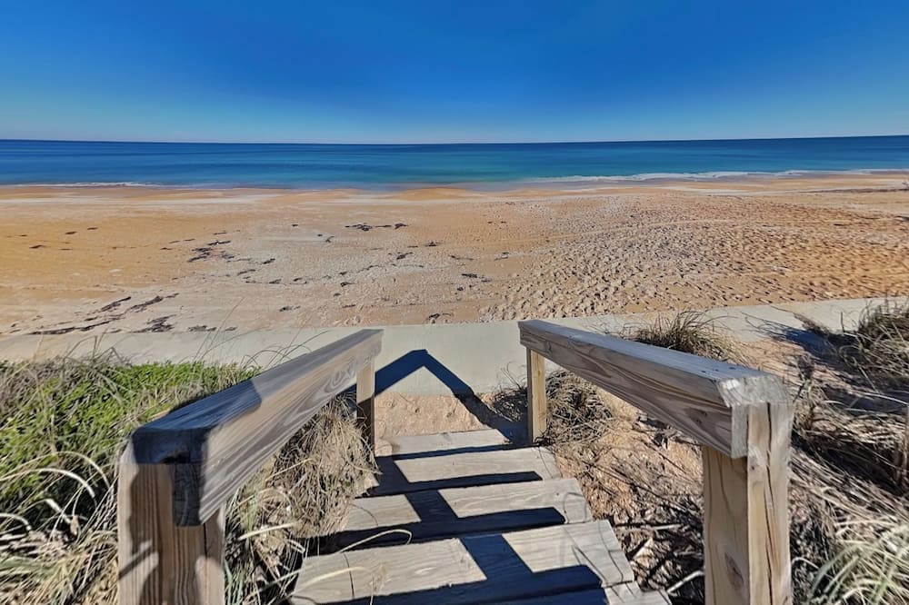 Sunshine House by Distinctive Beach Rentals - Bunnell, FL