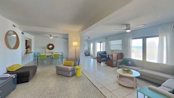 House (3 Bedrooms) | Property amenity