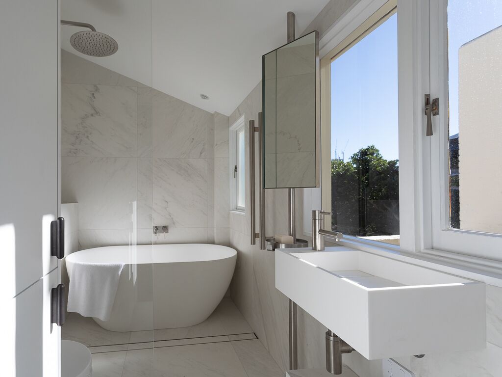 Stunning new apartment in Potts Point — image 11