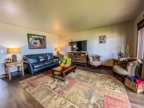 Smart TV, fireplace - Edgewater #3 Big Sky (Polson)