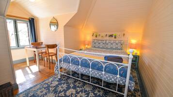 11 bedrooms, iron/ironing board, WiFi, bed sheets